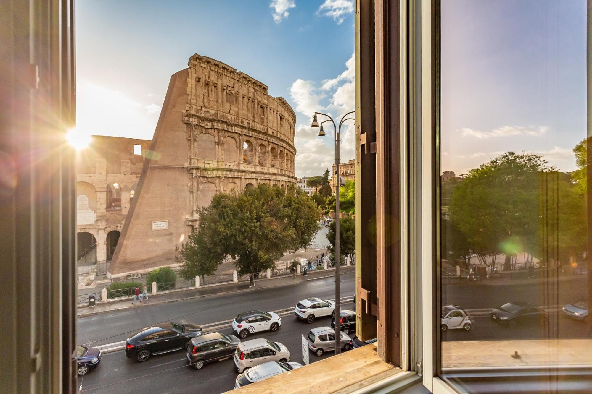 Iconic Apartment With Unique Colosseum View ローマ エクステリア 写真