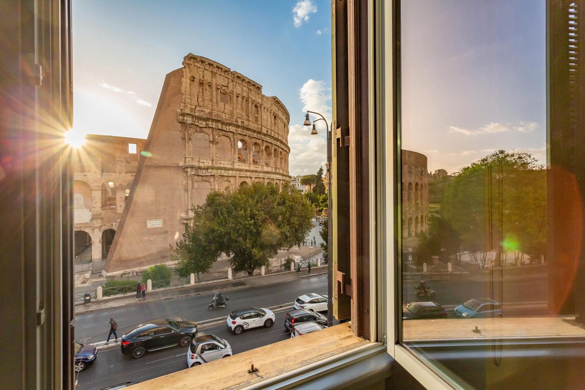 Iconic Apartment With Unique Colosseum View ローマ エクステリア 写真