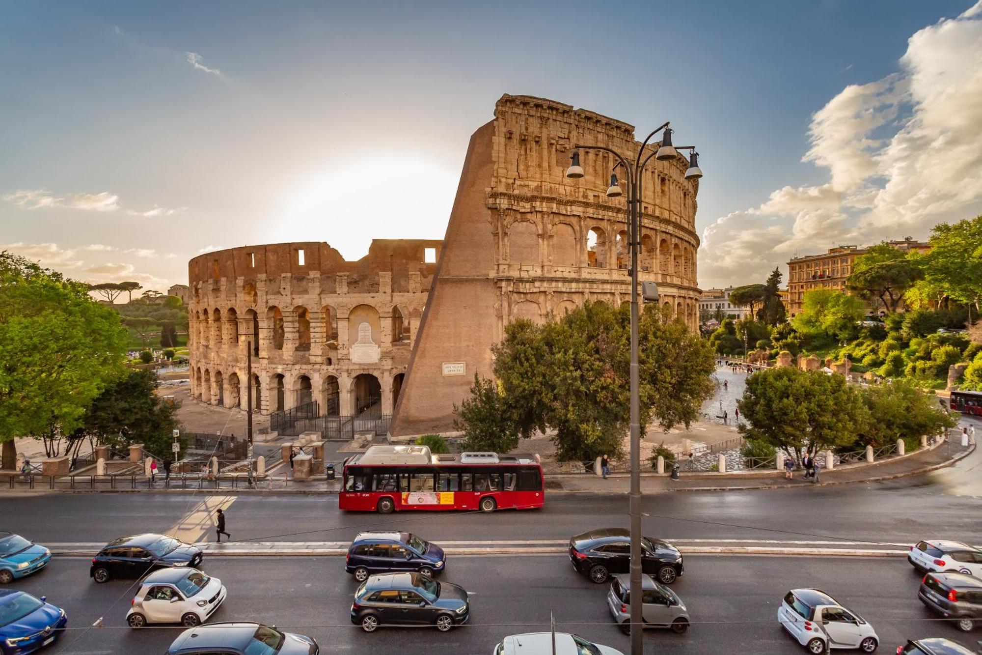 Iconic Apartment With Unique Colosseum View ローマ エクステリア 写真