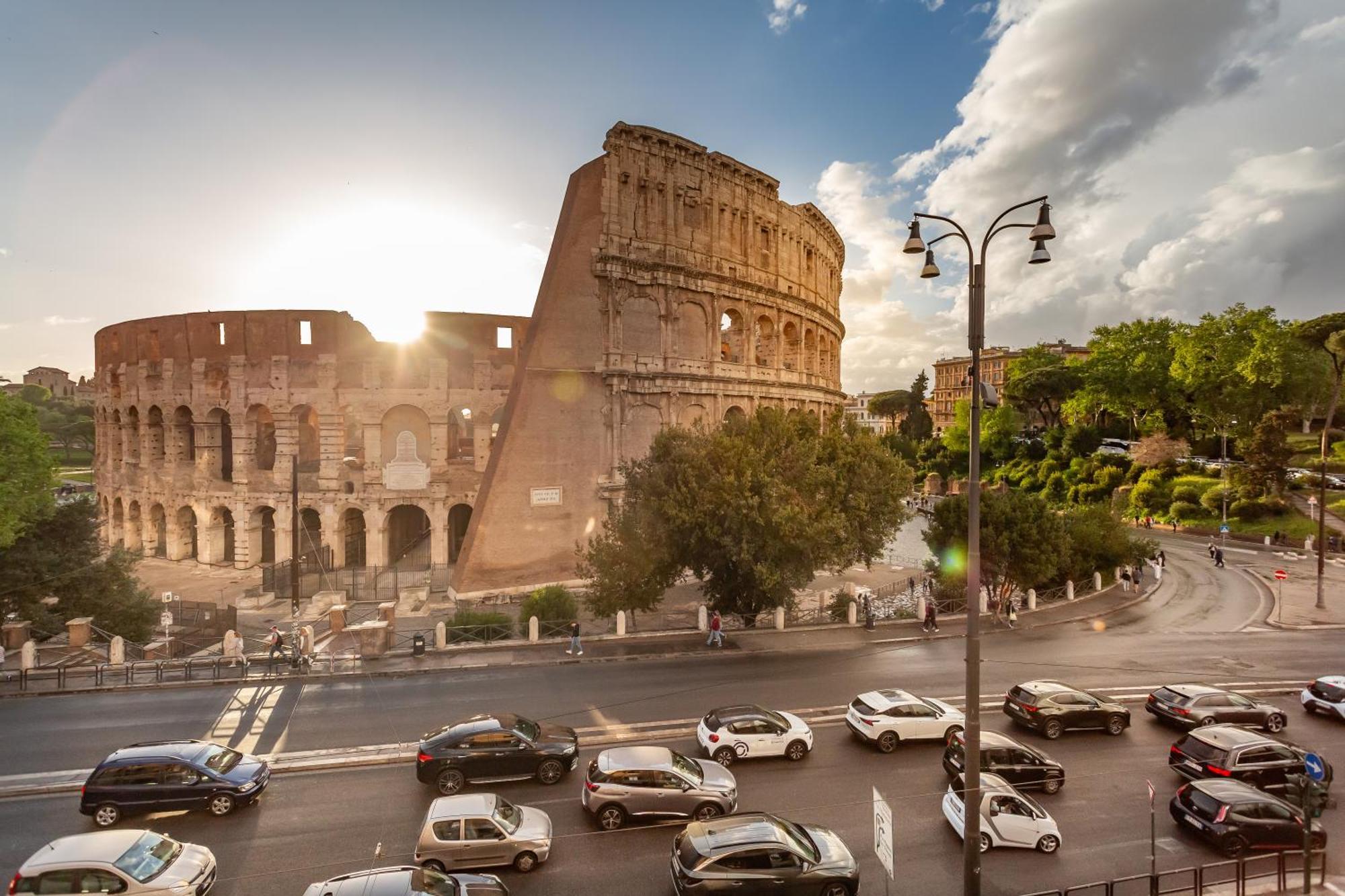 Iconic Apartment With Unique Colosseum View ローマ エクステリア 写真