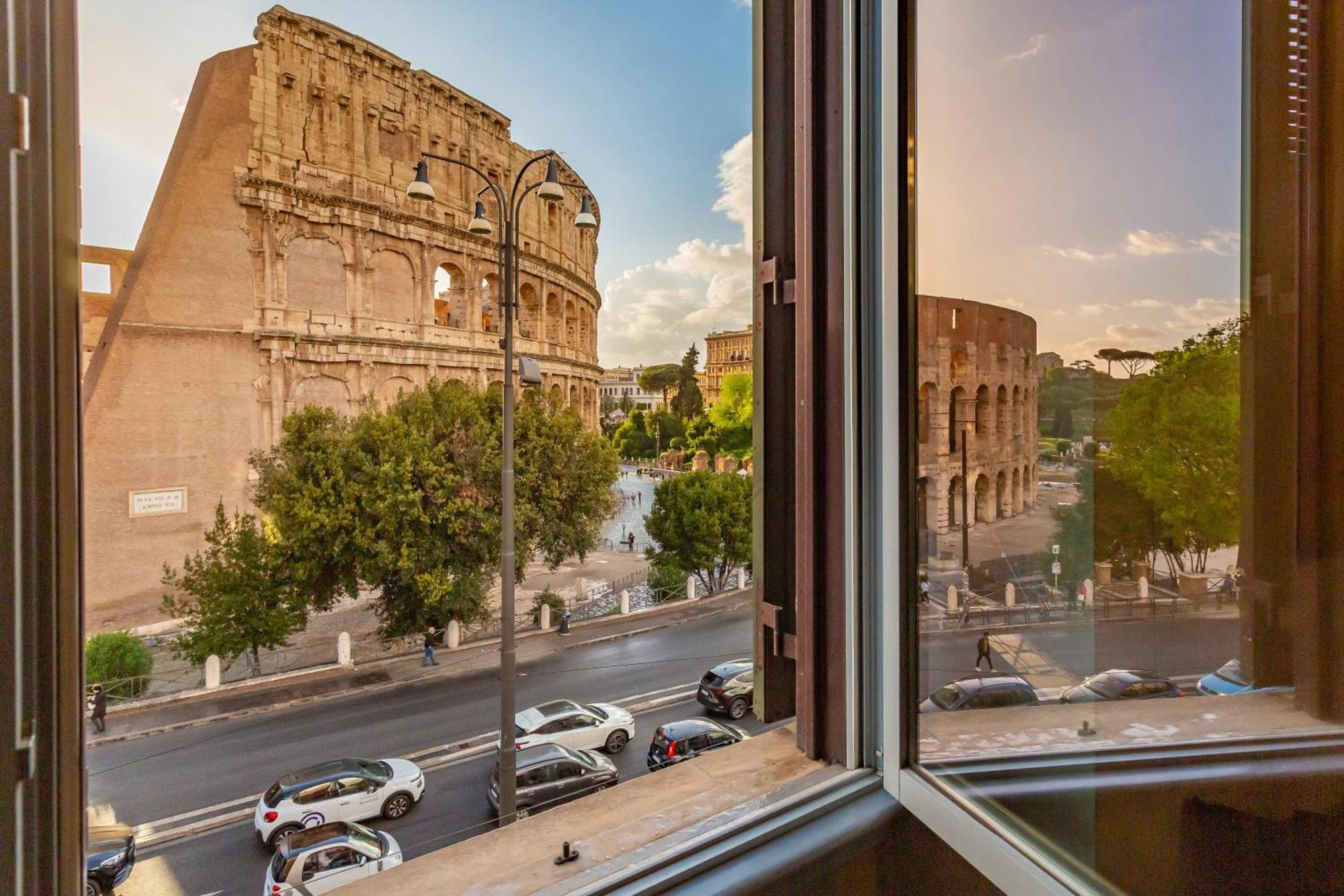 Iconic Apartment With Unique Colosseum View ローマ エクステリア 写真